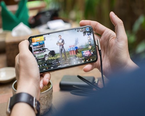 Smartphone displaying the fictional Southern Skill Trails game for BEGINNERS